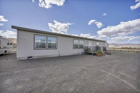 5405 White Oak Dr, Silver Springs, NV 89429