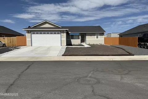 3185 Cliffrose Dr, Silver Springs, NV 89429