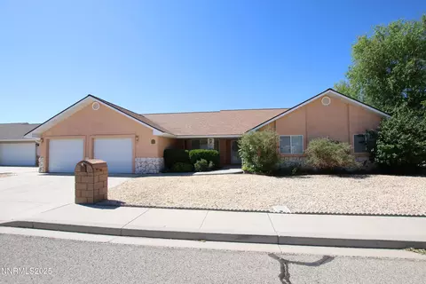 403 Ironwood Ct, Yerington, NV 89447
