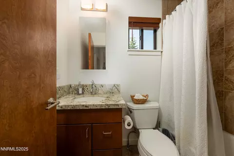 Bath - 340 Barton Dr, Stateline, NV 89449 photo 5 of 7