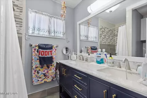 Bath - 160 Cheyenne Dr, Reno, NV 89521 photo 1 of 3