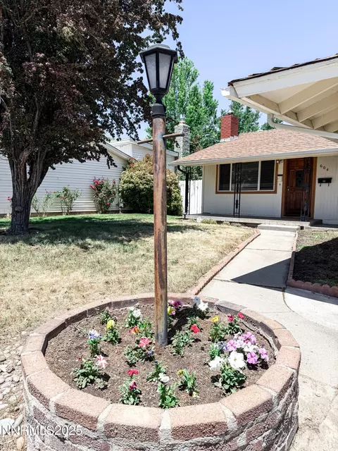 604 W Winnie Ln, Carson City, NV 89703