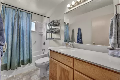 Bath - 1041 Roberta Ct, Fallon, NV 89406 photo 3 of 3