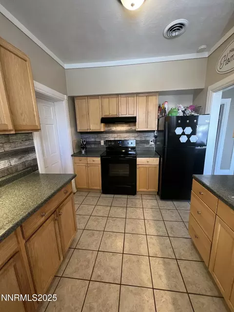 Kitchen - 376 E Stillwater Ave, Fallon, NV 89406 photo 2 of 3