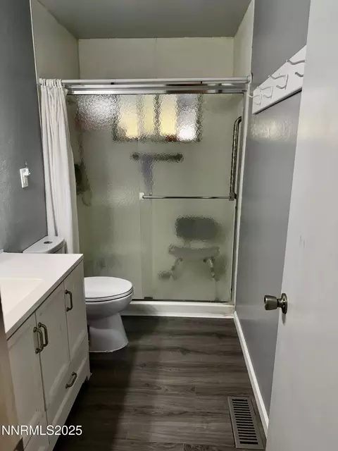Bath - 540 Anthony Ln, Fallon, NV 89406 photo 2 of 3