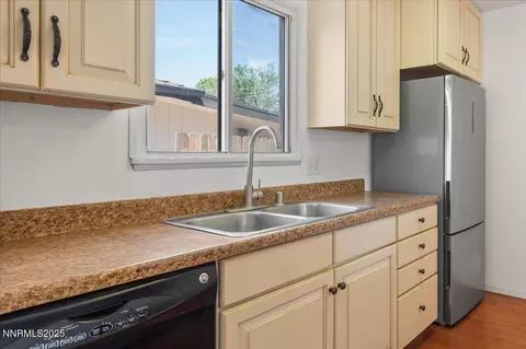 Kitchen - 664 Beldon Way, Reno, NV 89503 photo 4 of 5