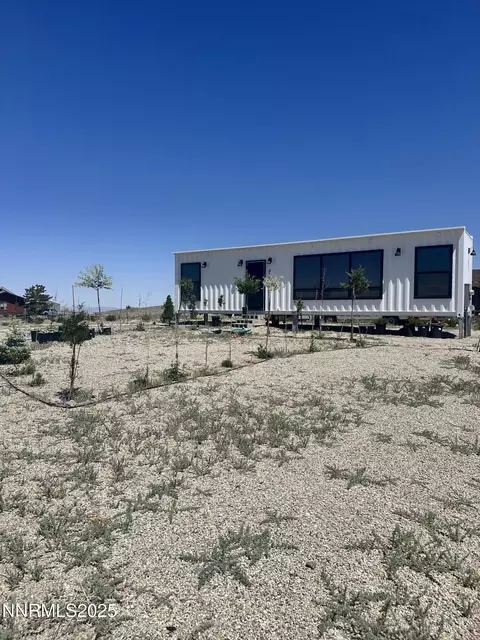 2068 NE Sierra Vista Dr, Tonopah, NV 89049