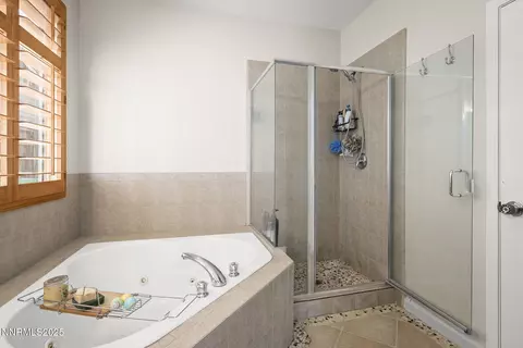 Bath - 10165 Robilee Ct, Reno, NV 89521 photo 2 of 3