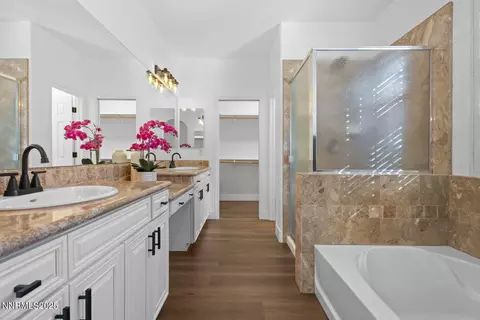 Bath - 11020 Colton Dr, Reno, NV 89521 photo 2 of 5
