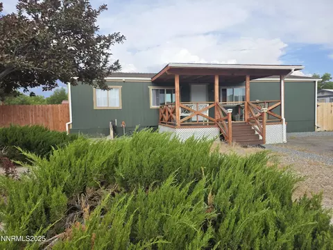 5492 Woods Dr, Sun Valley, NV 89433