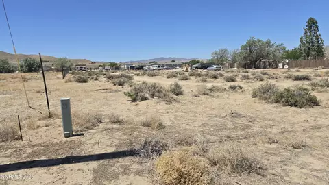 5135 Robert Way, Silver Springs, NV 89429