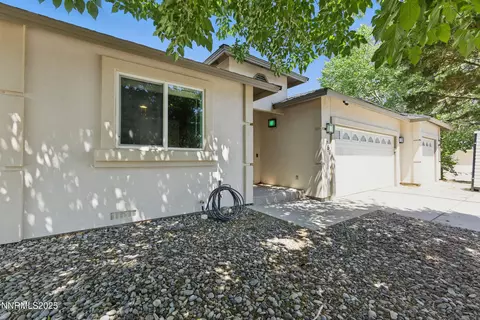 751 Divot Dr, Fernley, NV 89408