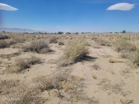 3840 9th St, Silver Springs, NV 89429