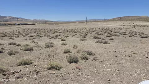 1190 Rhyolite Dr, Silver Springs, NV 89429