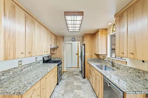 Kitchen - 2000 E Clearview Dr, Carson City, NV 89701 photo 3 of 4