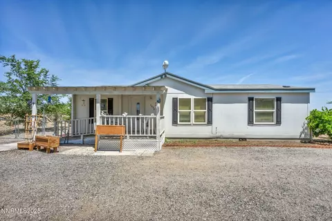 1050 Cooney Dr, Silver Springs, NV 89429