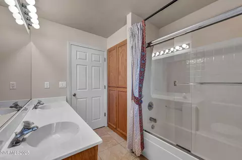 Bath - 2159 Shadow Brook Ct, Carson City, NV 89703 photo 2 of 7