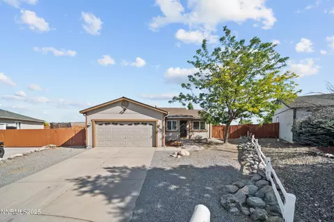 6340 E Choctaw Ct, Sun Valley, NV 89433