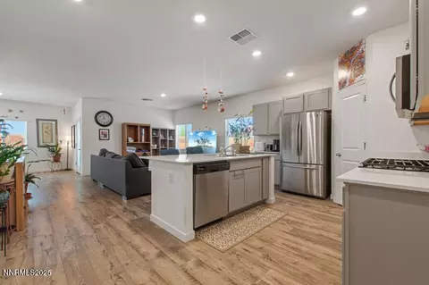 675 Mahogany Dr, Fallon, NV 89406 photo 2