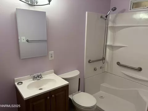 Bath - 1635 Haddock Dr, Reno, NV 89512 photo 2 of 2