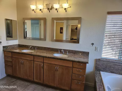Bath - 10079 Cascade Falls Dr, Reno, NV 89521 photo 2 of 4