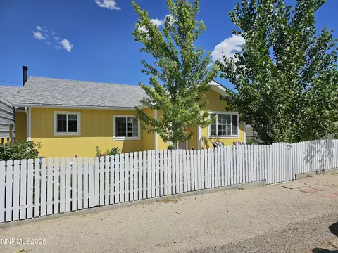 674 B St, Hawthorne, NV 89415