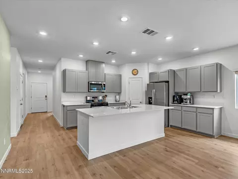 706 Ruby Valley Ct, Dayton, NV 89403 photo 11