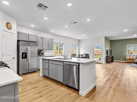 706 Ruby Valley Ct, Dayton, NV 89403 photo 8