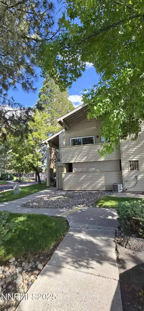 2111 Roundhouse Rd, Sparks, NV 89431