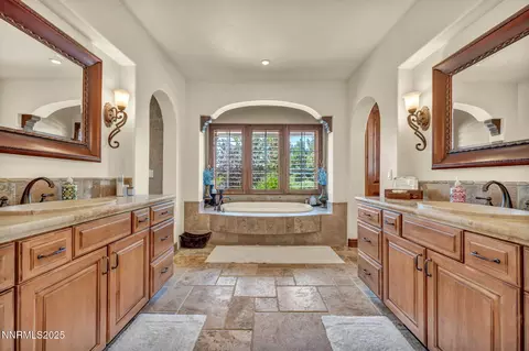 Bath - 186 Carleton Ct, Reno, NV 89511 photo 1 of 4