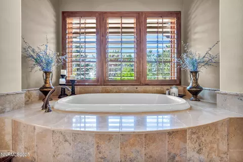 Bath - 186 Carleton Ct, Reno, NV 89511 photo 2 of 4