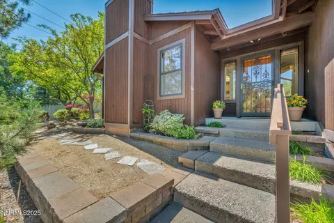 3582 Hemlock Way, Reno, NV 89509