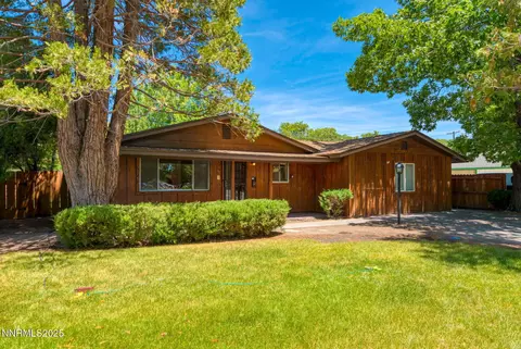 908 E Robinson St, Carson City, NV 89701