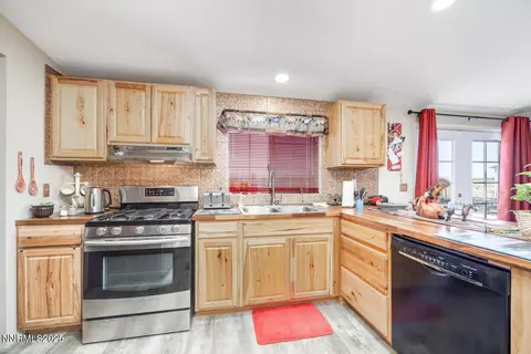Kitchen - 6297 Cox Rd, Fallon, NV 89406 photo 2 of 2