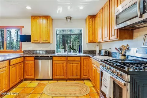 Kitchen - 170 Pine Dr, Stateline, NV 89449 photo 4 of 5