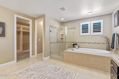 Bath - 2725 Foxhunter Ln, Reno, NV 89521 photo 5 of 7