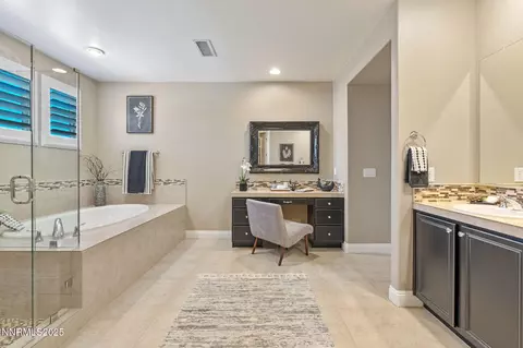 Bath - 2725 Foxhunter Ln, Reno, NV 89521 photo 2 of 7