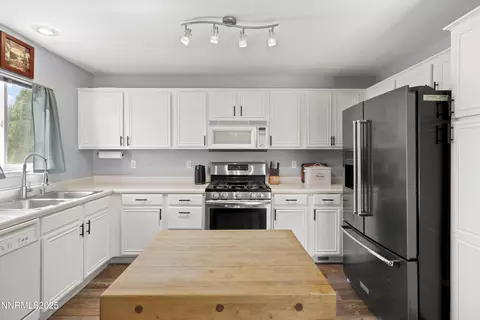 Kitchen - 18201 Silverleaf Ct, Reno, NV 89508 photo 1 of 2