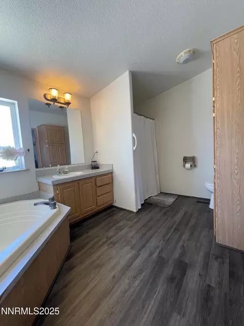 Bath - 2405 Silas St, Fallon, NV 89406 photo 2 of 3