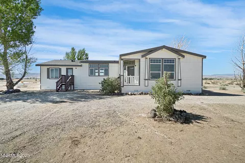 1295 E 10th St, Silver Springs, NV 89429