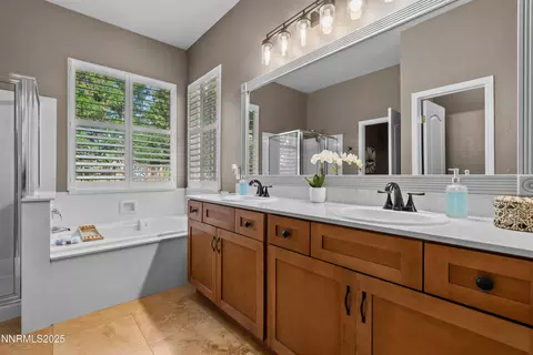 Bath - 10095 Cascade Falls Dr, Reno, NV 89521 photo 2 of 5