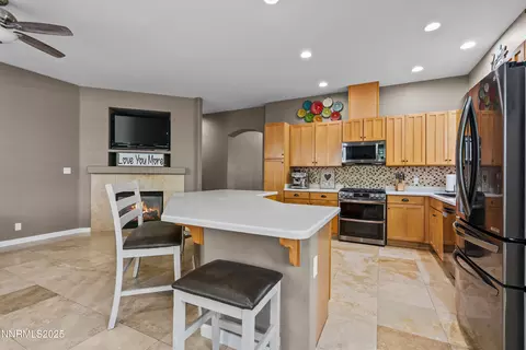 Kitchen - 10095 Cascade Falls Dr, Reno, NV 89521 photo 4 of 7