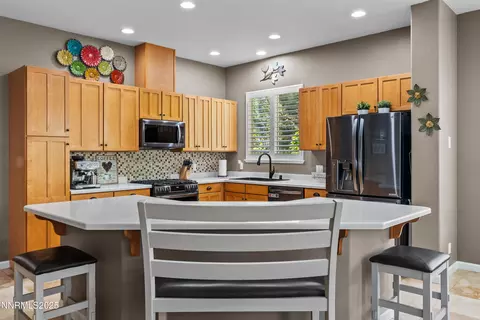 Kitchen - 10095 Cascade Falls Dr, Reno, NV 89521 photo 3 of 7