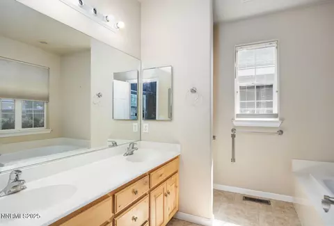 Bath - 929 Conifer Dr, Fallon, NV 89406 photo 2 of 3