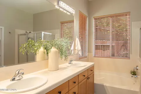 Bath - 9579 Mammoth Ct, Reno, NV 89521 photo 1 of 3