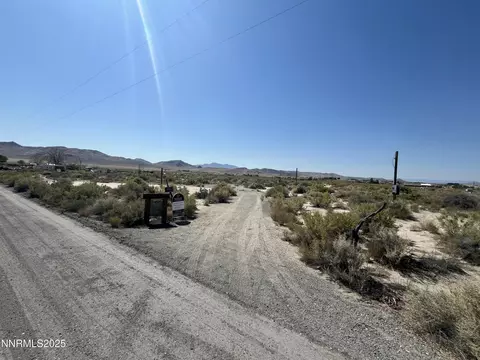9 Ogden Ln, Yerington, NV 89447