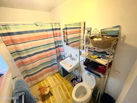Bath - 905 E Taylor St, Reno, NV 89502 photo 3 of 3