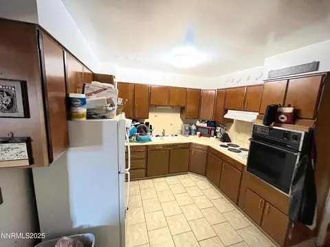Kitchen - 905 E Taylor St, Reno, NV 89502 photo 3 of 3