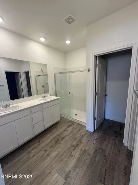 Bath - 1125 Alder Dr, Fallon, NV 89406 photo 2 of 2