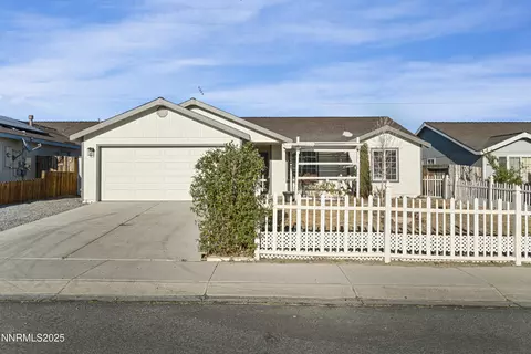 571 Spur Way, Fernley, NV 89408